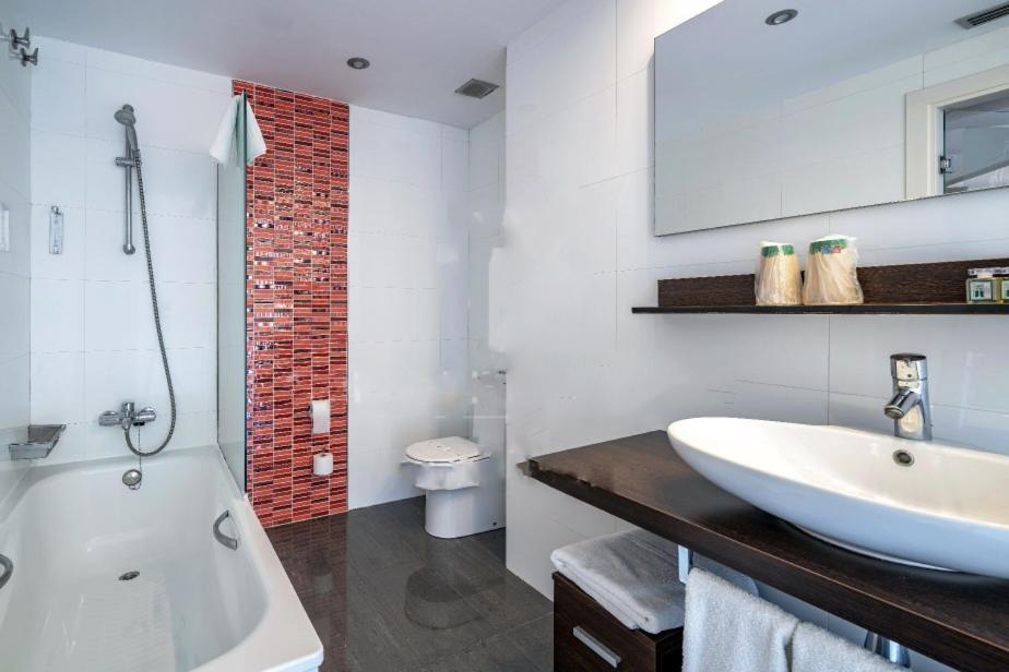 Hotel Spa La Central - Adults Only Maçanet de Cabrenys Kültér fotó